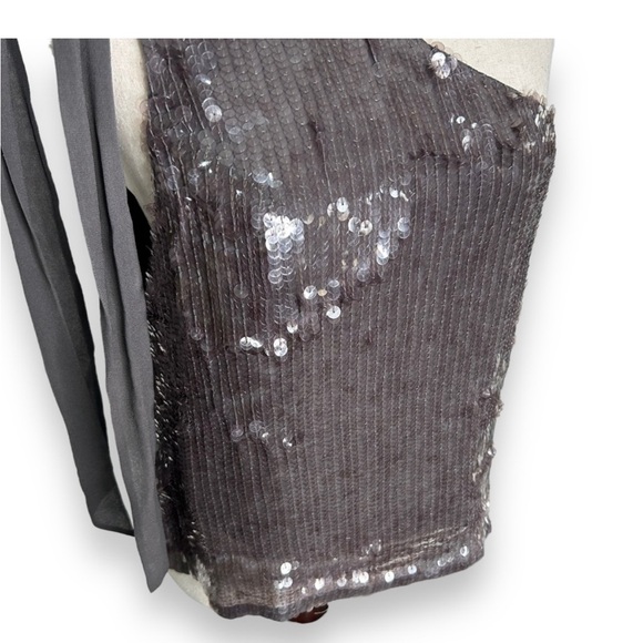 NWT Alice + Olivia Sequined Asymmetric One Shoulder Sequin Top Sz L - Picture 4 of 7